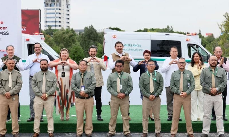 Con nuevas ambulancias que entrega Gobierno optimizan atención médica del IMSS en Puebla 