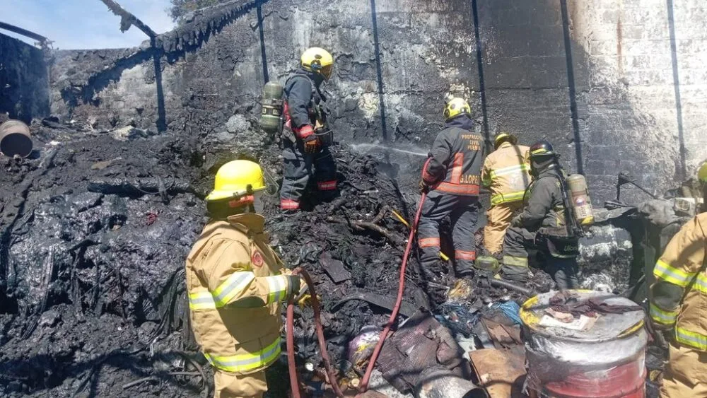 ​Controlan incendio en bodega abandonada de la colonia Ignacio Romero Vargas