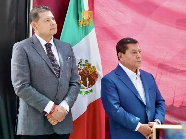 Gobierno estatal encabeza transformación histórica de caminos y vialidades con maquinaria propia