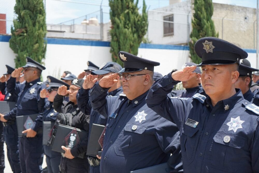 ​Gobierno de la Ciudad entrega ascensos y reconocimientos a 119 elementos de la