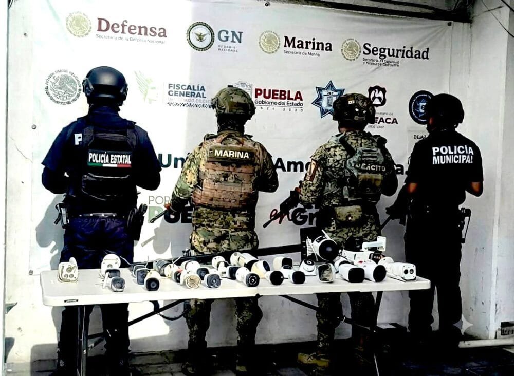 En operativo conjunto retiran 33 cámaras de vigilancia parásitas en Tepeaca