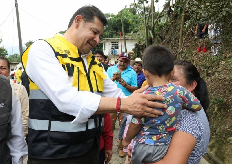 Gobierno del Estado encabeza atención inmediata para recuperar caminos y proteger a familias de Sierra Norte por lluvias 