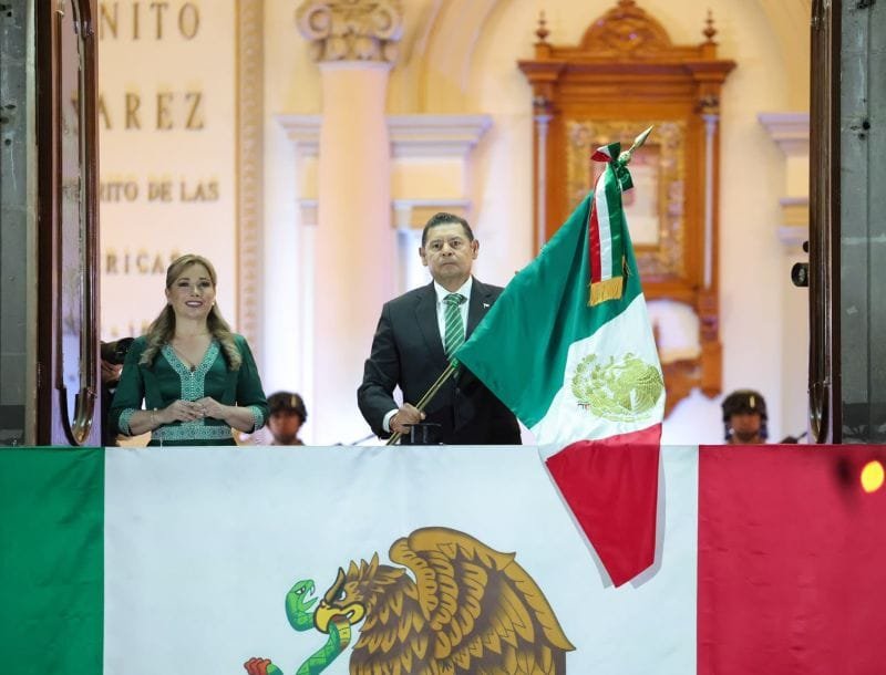 Gobernador Alejandro Armenta honra a heroínas y Madres Buscadoras en Grito de Independencia 