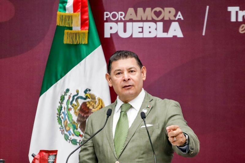 Detención de Arturo Mendoza fue por golpear a su expareja, no por oposición a Cablebús: Armenta