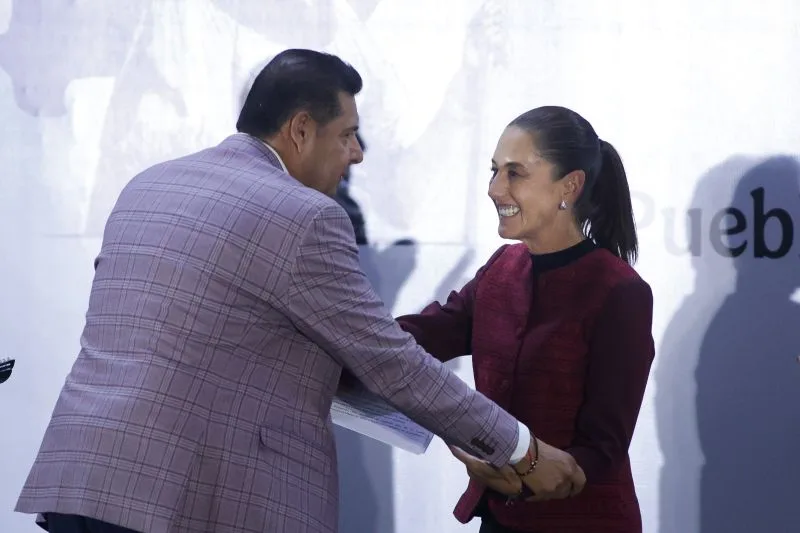 Agradece Armenta a Sheinbaum por carreteras, universidades y fábrica de baterías Olinia en Puebla 