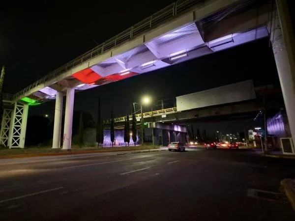 Exalta Gobierno del Estado festividades patrias con iluminación de 19 bajo puentes