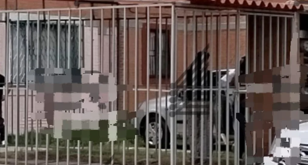 Adulto mayor muere tras infarto al interior de su vehículo en Bosques de San Sebastián