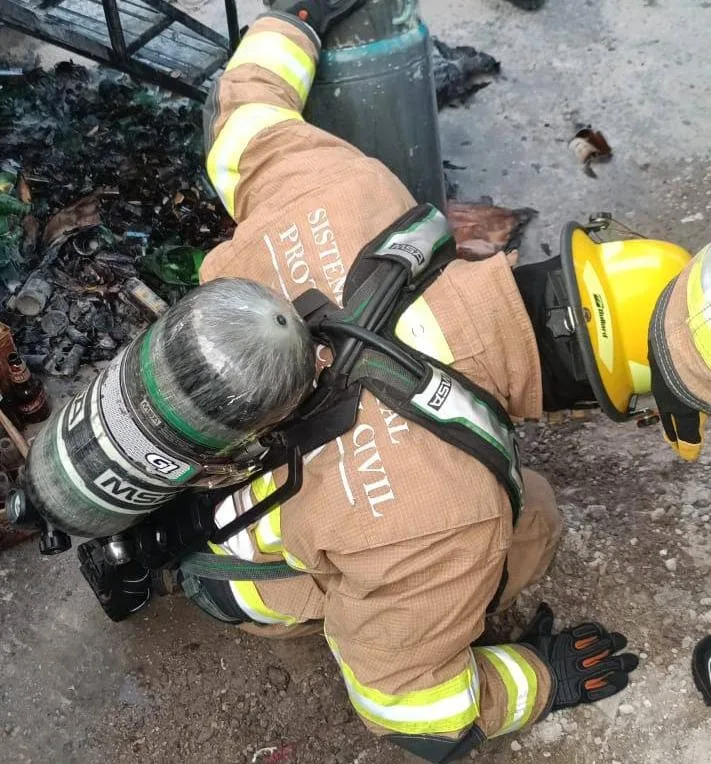 ​Acumulación de gas provoca incendio de cilindros y boiler en Santa Cruz Buena Vista