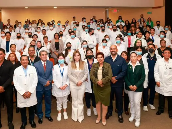 Ceci Arellano encabeza entrega de insumos y equipo biomédico al Hospital General Zona Norte