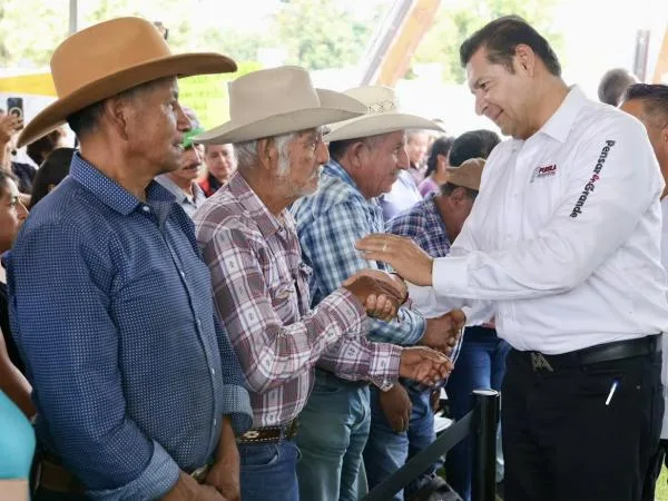 El Gobierno Estatal acerca obra comunitaria y apoyos al campo para transformar comunidades poblanas