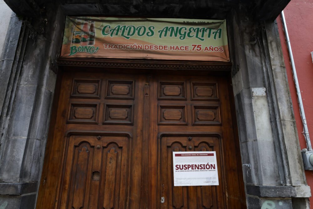 PROFECO suspende actividades en “Caldos Angelita” en Puebla por denuncias y cobros no autorizados