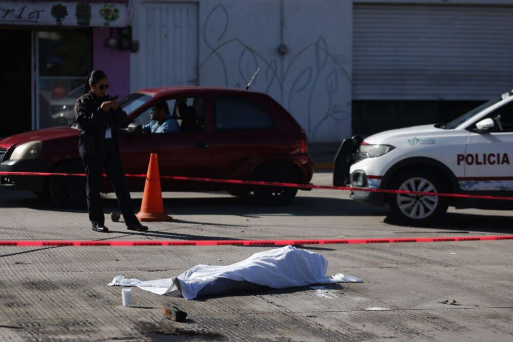 Muere motociclista tras ser atropellado por camión de Limpia en Bulevar de las Torres