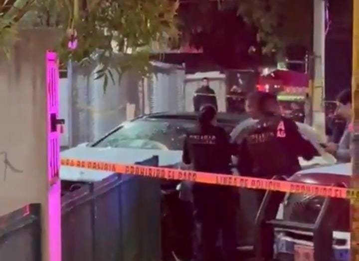 ​Ejecutan a conductor de un Mercedes Benz en la colonia Fuentes de San Bartolo