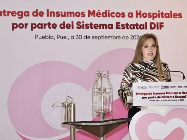 Ceci Arellano entrega equipo médico a cinco hospitales mediante Obra Comunitaria