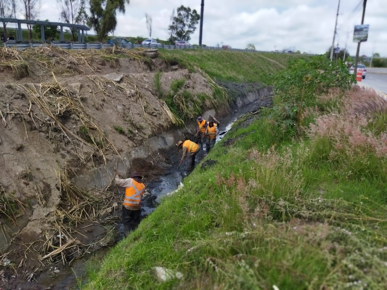 Ejecuta Secretaría de Infraestructura trabajos de mantenimiento en Periférico Ecológico
