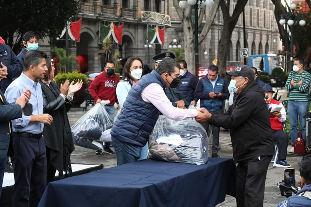 Eduardo Rivera reconoce labor de sindicalizados y entrega por tercera vez uniformes