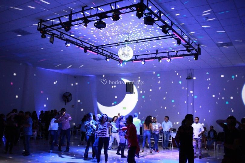Dueños de salones sociales piden apertura para fiestas de diciembre