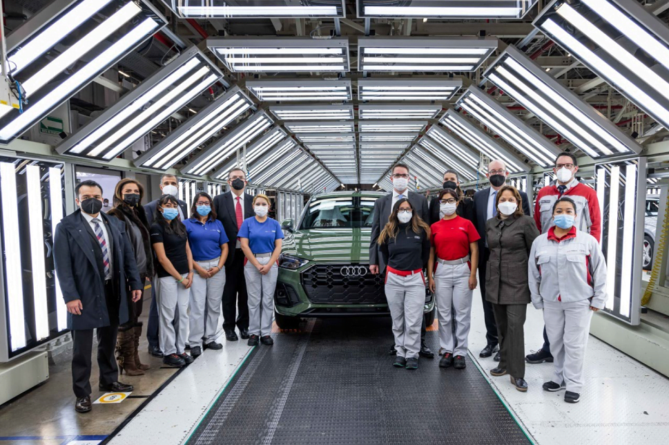 Marcelo Ebrard visita planta de Audi en Puebla