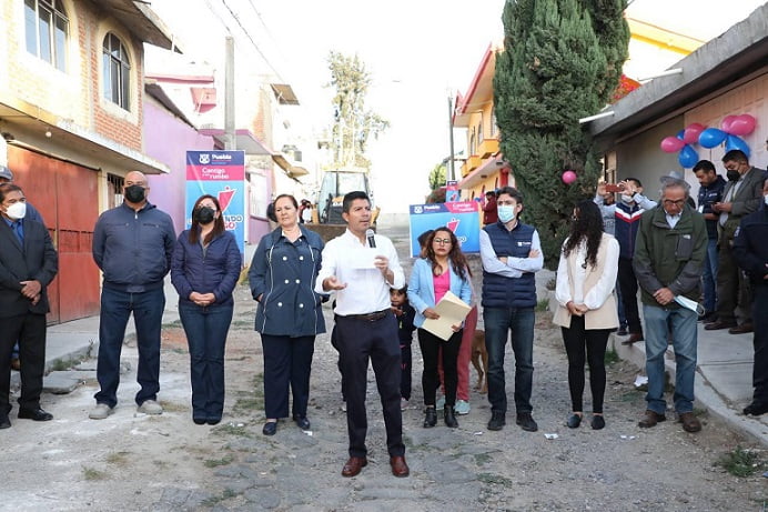 Eduardo Rivera continúa pavimentando calles con programa “Construyendo Contigo”