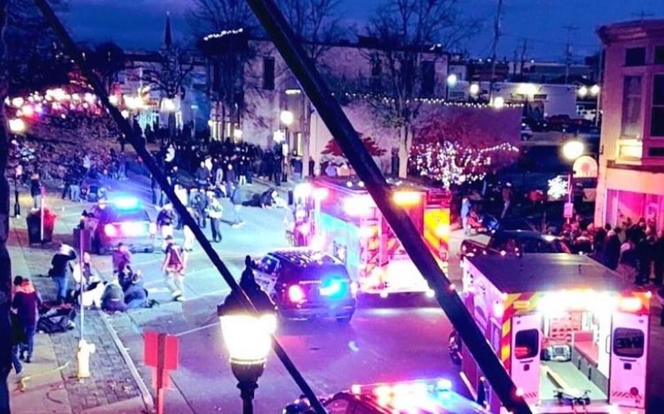 Al menos 18 niños resultan heridos y tras ser atropellados en desfile navideño en Wisconsin