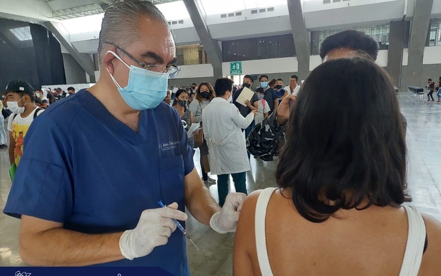Vacunará Salud a 167 mil adolescentes contra la Covid-19 en Puebla 