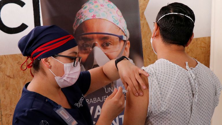 Llegarán a Puebla 24 mil 525 vacunas Covid-19 para abuelitos y médicos