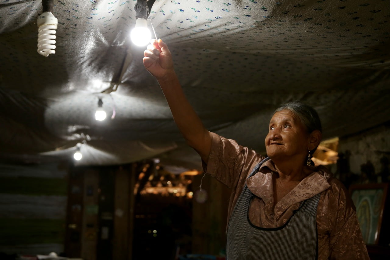 Beneficia Bienestar a familias de Cuetzalan  con paneles solares