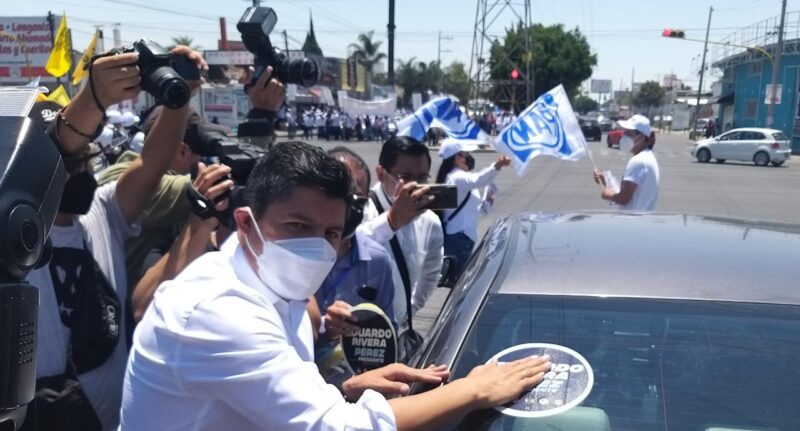 Arranca campaña Eduardo Rivera, pide al órgano electoral piso parejo