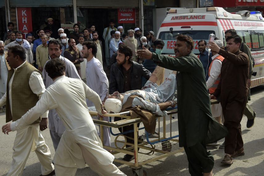 Atentado contra una mezquita en Pakistán deja 56 muertos
