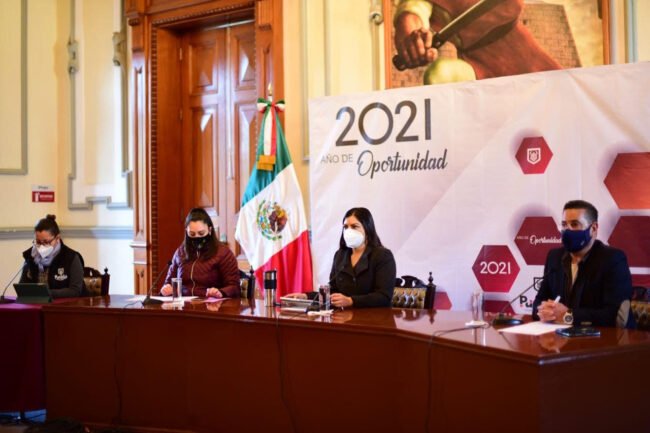 Ayuntamiento entrega apoyos funerarios y relleno de tanques de oxígeno