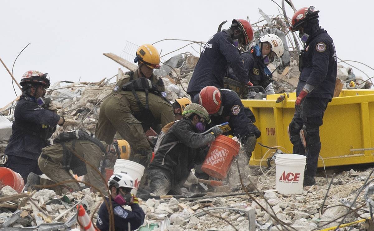 Encuentran más cuerpos entre escombros de edificio colapsado en Miami