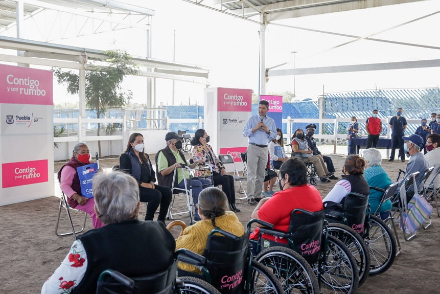 Ayuntamiento de Puebla beneficia a personas con aparatos funcionales