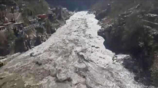Se rompe glaciar en el Himalaya; hay muertos y decenas de desaparecidos