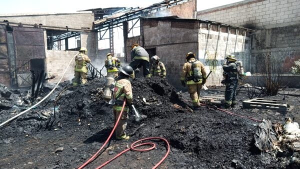 Se incendia recicladora en San Jerónimo Caleras